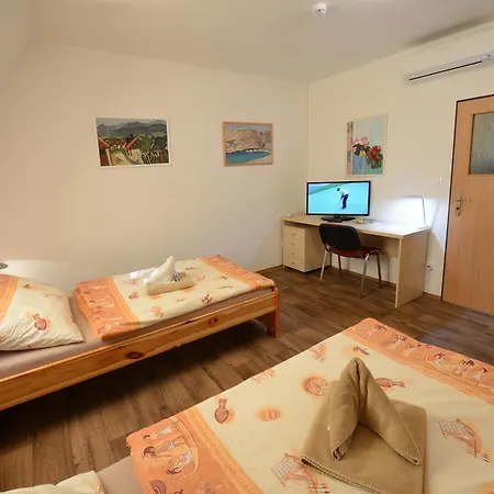 Homestay Skolici Stredisko Abena S Ubytovanim *