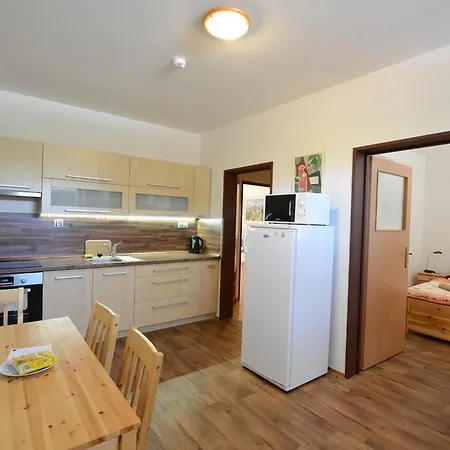 民宿 Skolici Stredisko Abena S Ubytovanim 俄斯特拉发