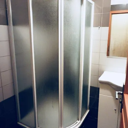 Skolici Stredisko Abena S Ubytovanim Homestay