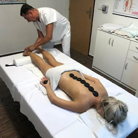 Skolici Stredisko Abena S Ubytovanim 民宿 *