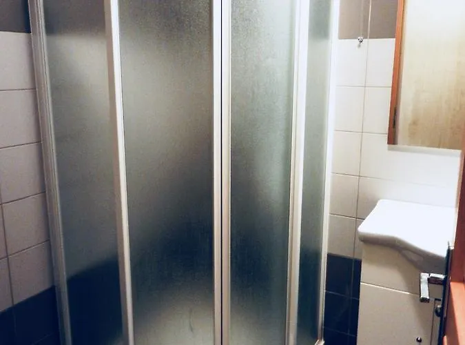 Skolici Stredisko Abena S Ubytovanim Privatunterkunft